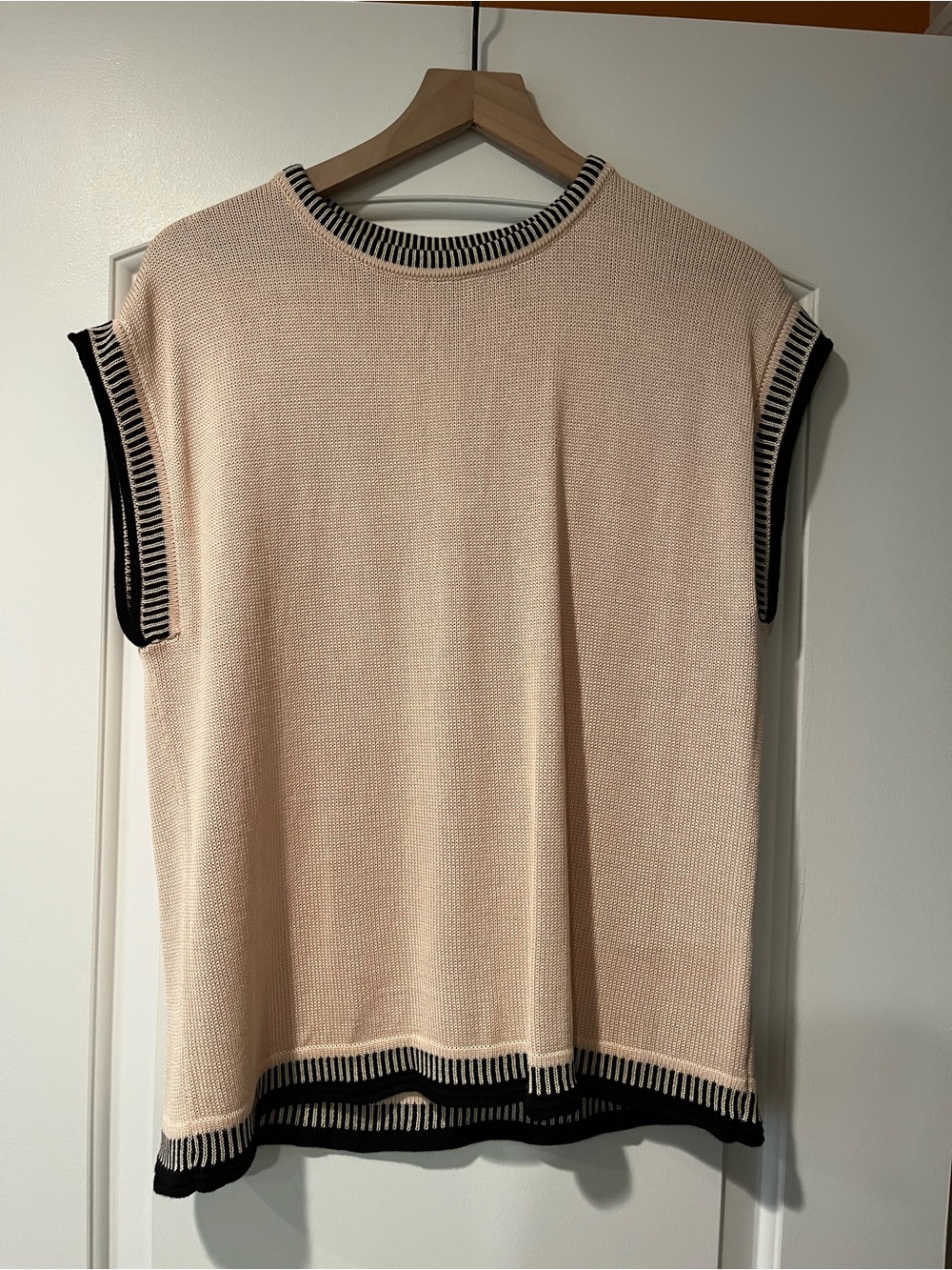 NWT Disamer Beige Knit Cap-Sleeve Sweater with Black Trim size Large